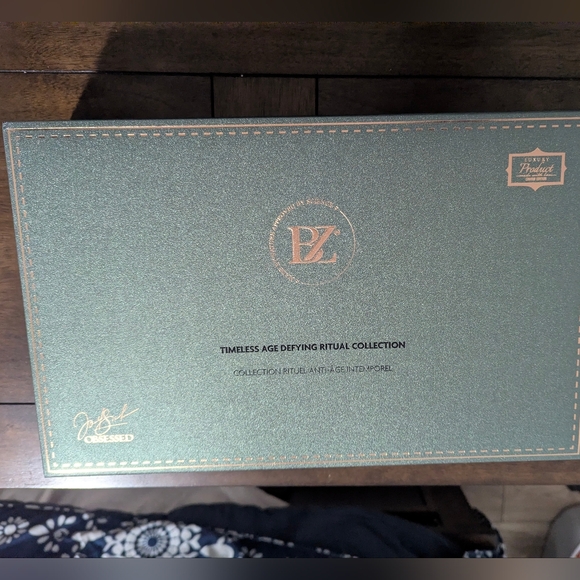 Age Defying Ritual Collection - Blue and Gold - Picture 2 of 4